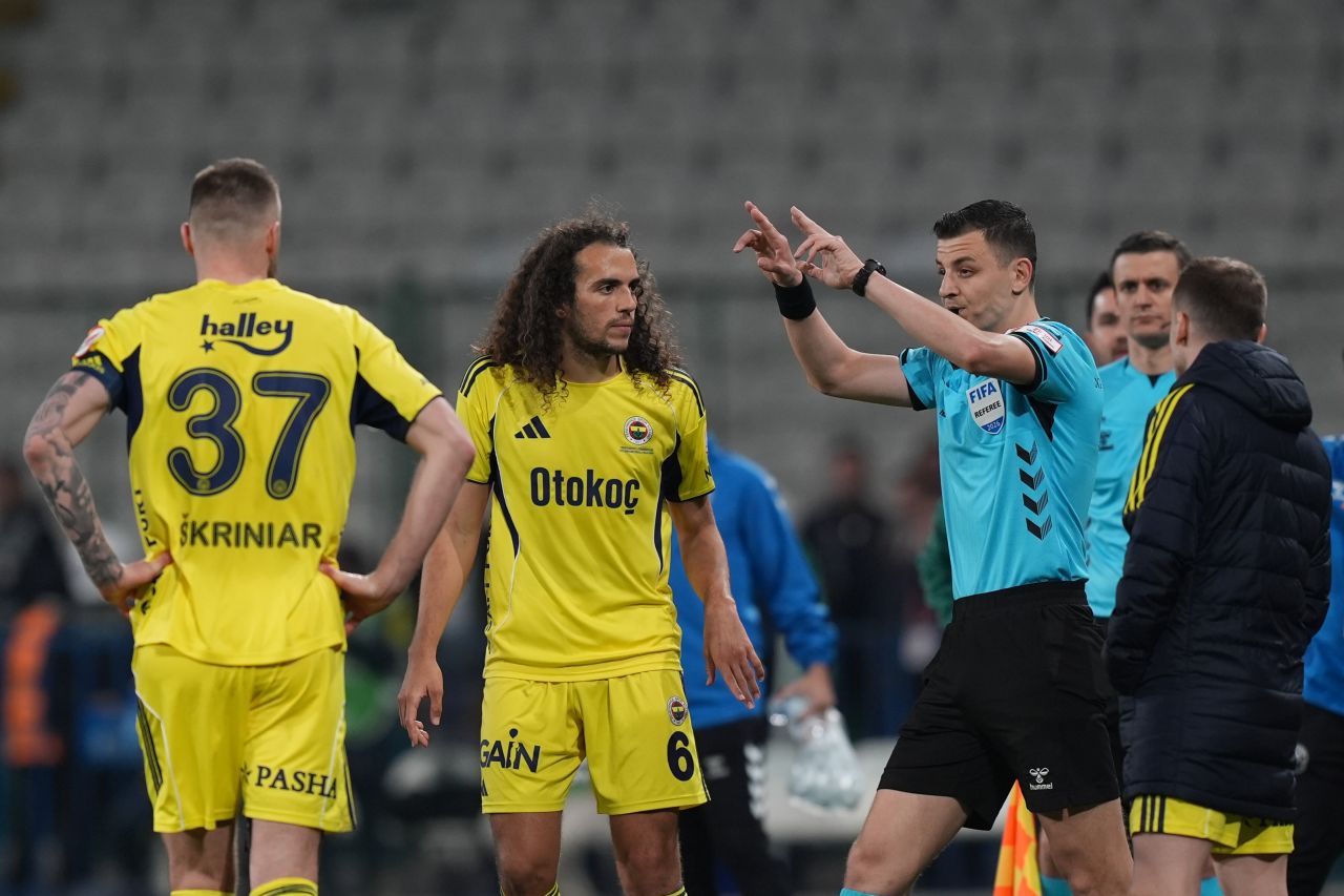 Rıdvan Dilmen'den Fenerbahçe'nin elendiği maç sonrası gece yarısı şok paylaşım! İşte hedef gösterdiği isimler 5