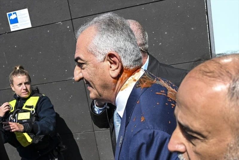 İran'ın devrik Şah'ının oğlu Pehlevi'ye Almanya'da şok protesto! Neye uğradığını şaşırdı... 1