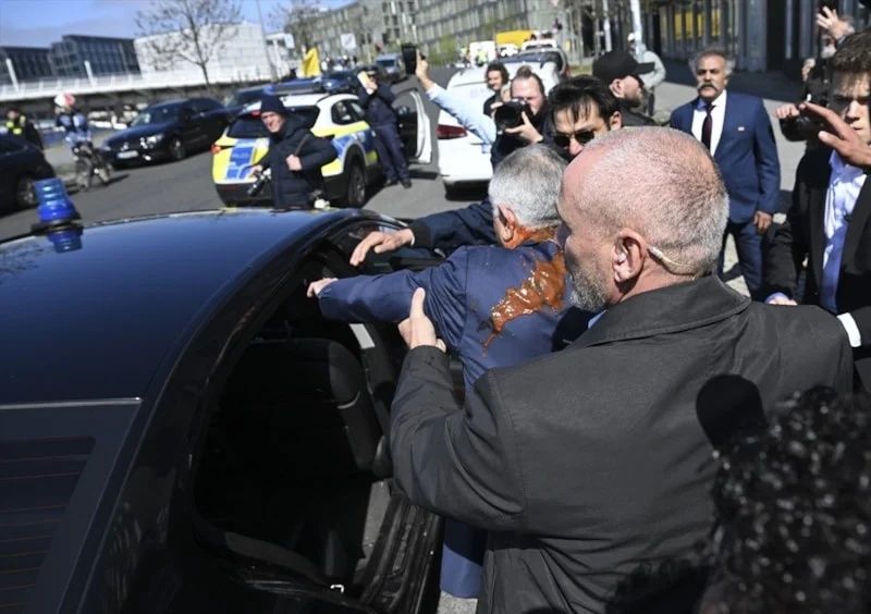İran'ın devrik Şah'ının oğlu Pehlevi'ye Almanya'da şok protesto! Neye uğradığını şaşırdı... 7