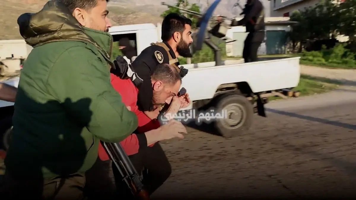 Tadamon katliamcısı Emcded Yusuf kıskıvrak yakalandı! Kimlik tespitinde Türk profesör detayı... İşte saniye saniye baskın anları! 5