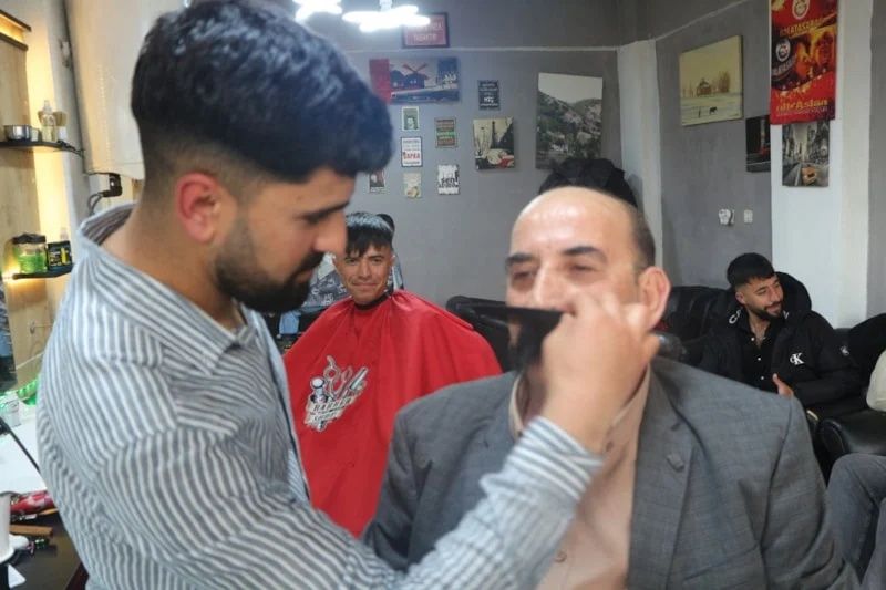Bıyıklarıyla dünyanın gündemine oturan İlçe Başkanı Orhan Avcı konuştu! "Sadece bana yakıştığı için uzattım" 3