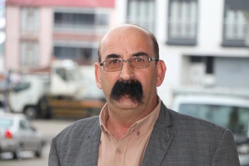 Bıyıklarıyla dünyanın gündemine oturan İlçe Başkanı Orhan Avcı konuştu! "Sadece bana yakıştığı için uzattım" 4