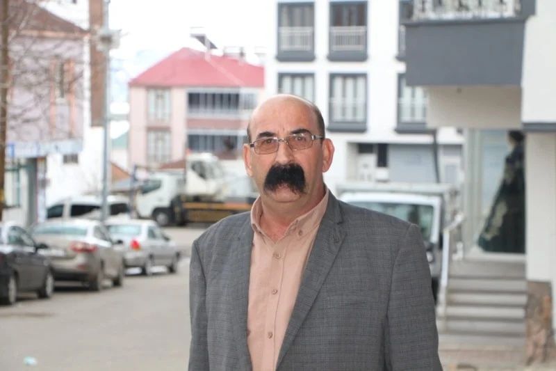 Bıyıklarıyla dünyanın gündemine oturan İlçe Başkanı Orhan Avcı konuştu! "Sadece bana yakıştığı için uzattım" 6