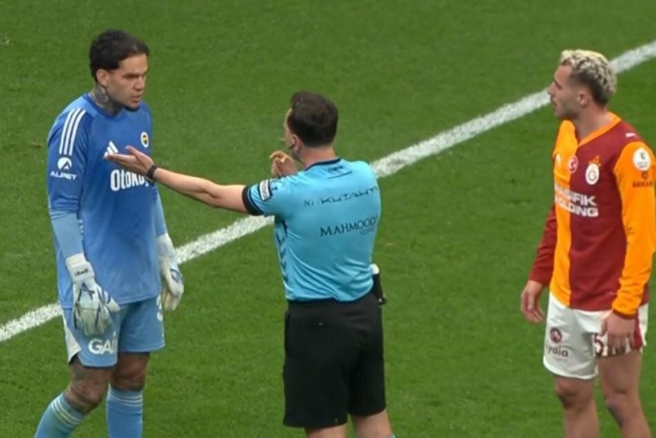 "Penaltıyı vermedi, Yunus Akgün, Semedo, Oosterwolde, Mert Müldür ve Osimhen kırmızı kart görmeliydi! Ederson daha ilk yarıdan atılmalıydı" Trio ekibi Yasin Kol'u yerden yere vurdu 18