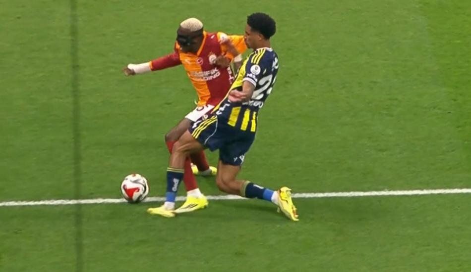 "Penaltıyı vermedi, Yunus Akgün, Semedo, Oosterwolde, Mert Müldür ve Osimhen kırmızı kart görmeliydi! Ederson daha ilk yarıdan atılmalıydı" Trio ekibi Yasin Kol'u yerden yere vurdu 11