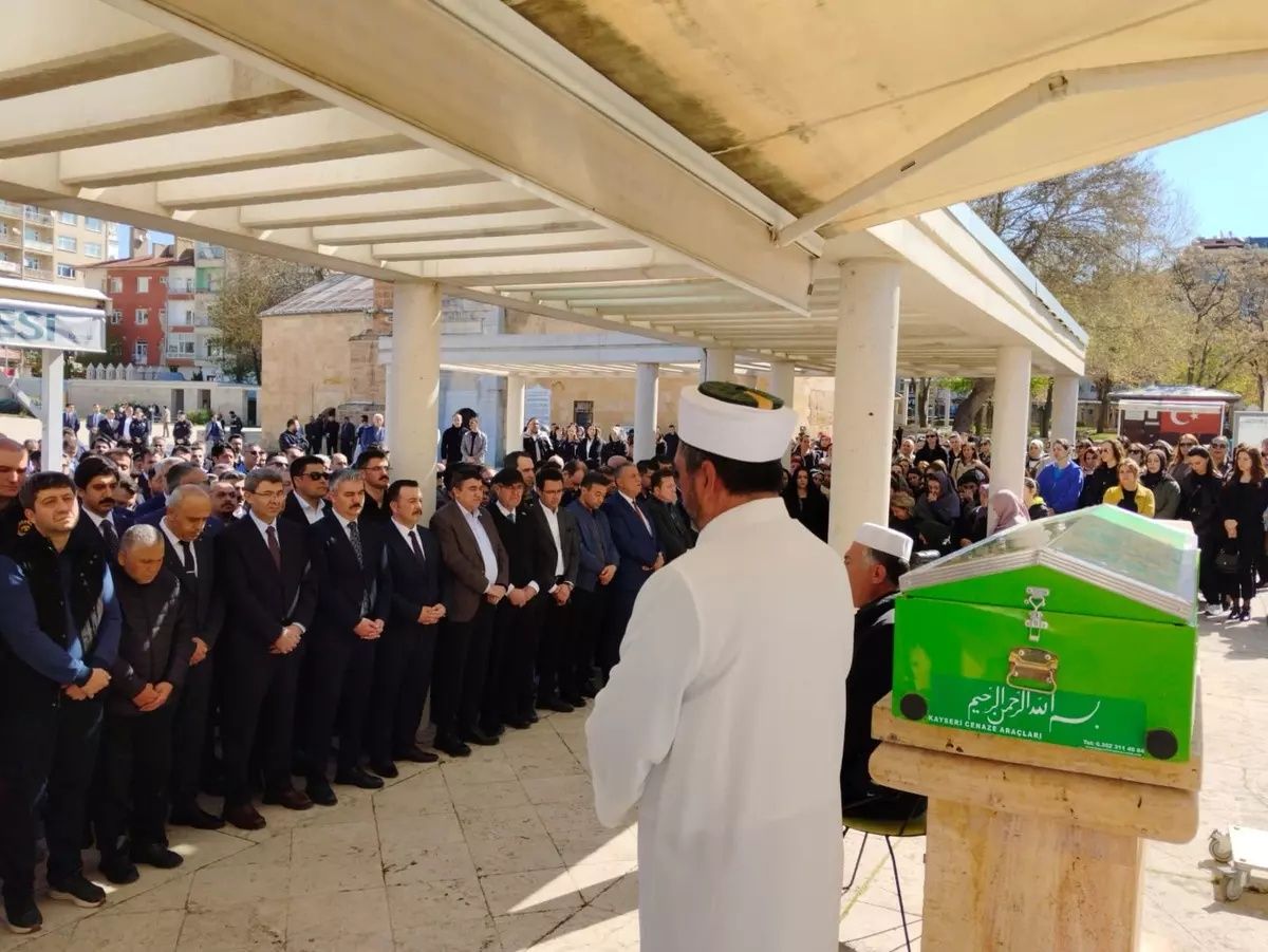 Hakim çiftin en acı günü! Yediği çilek 2,5 yaşındaki Mustafa Kemal'in ölümüne neden oldu... 3