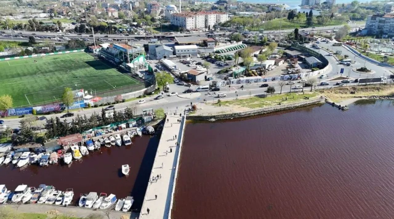 İstanbul'da korkutan görüntü: Küçükçekmece Gölü neden bir anda kırmızıya döndü? 4