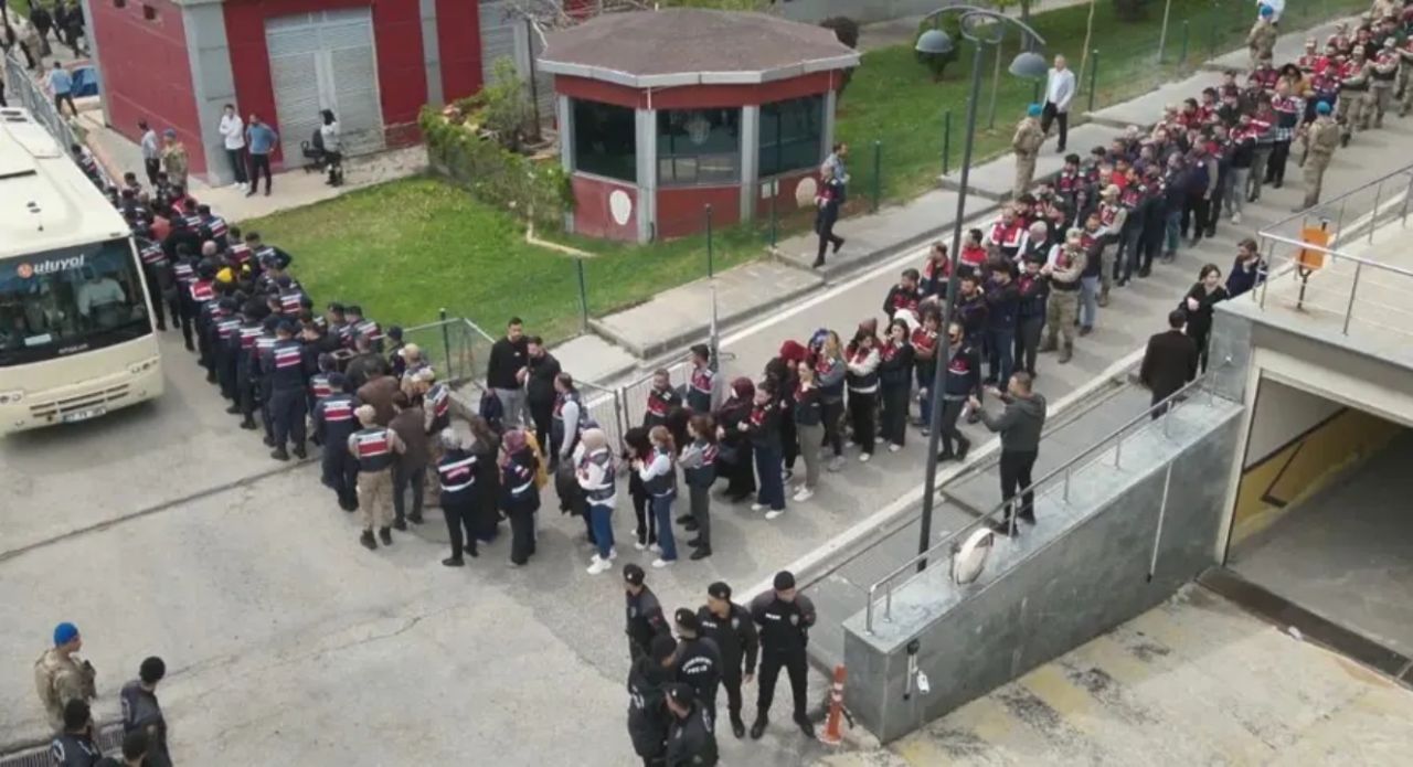 8 ilde yasa dışı bahis operasyonu! Paraları Kapalıçarşı'da aklamışlar: 70 kişi tutuklandı 4