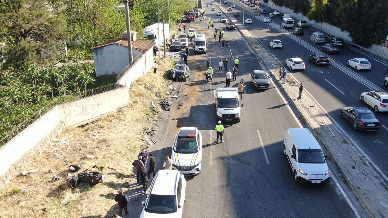 İzmir'de zincirleme kaza! Freni patlayan tır dehşeti yaşattı! Bilanço ağır: 3 ölü, 2'si polis memuru 5 yaralı 5