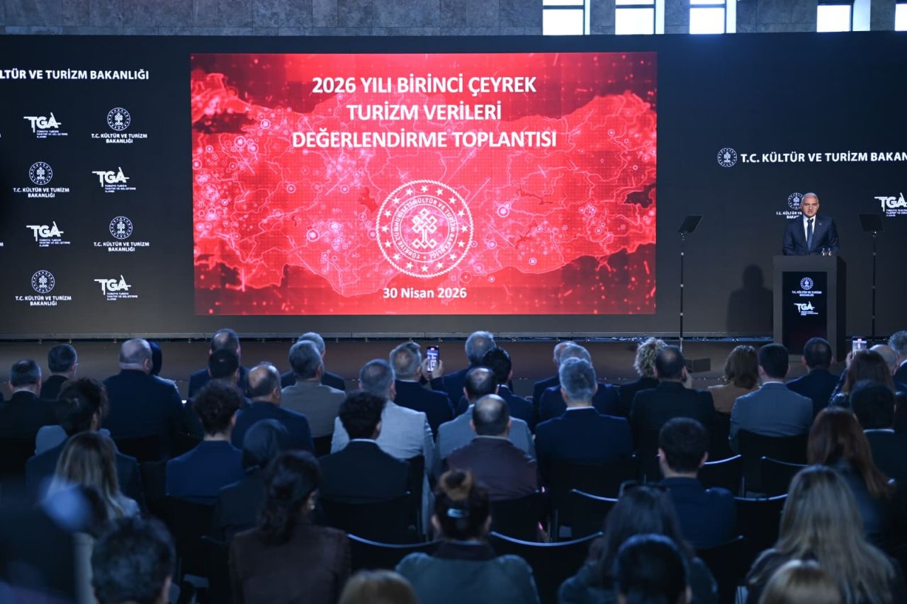 Bakan Ersoy yılın ilk çeyrek performansını açıkladı! Turizmde savaşa rağmen 9,8 milyar dolar gelir 7