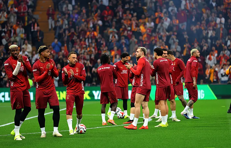Galatasaray'da bu 7 futbolcu gelecek sezon kadroda olmayacak 3