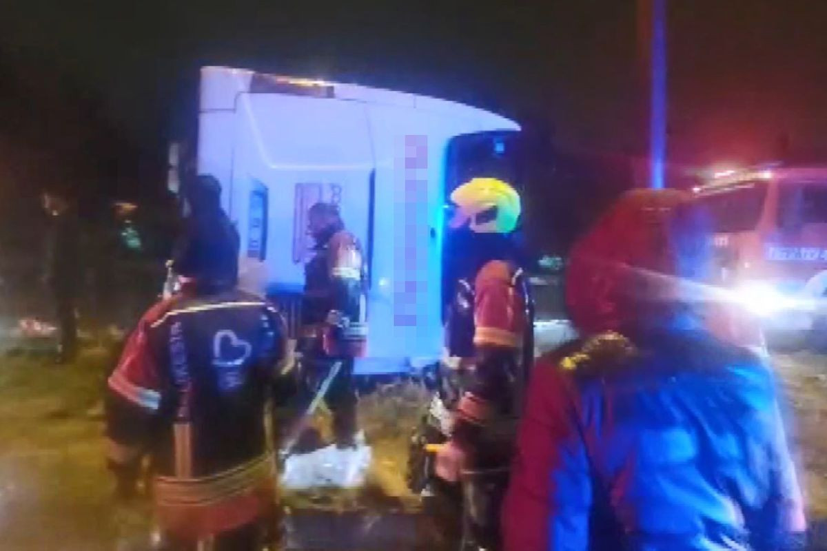 Balıkesir Bandırma'da facia: Yolcu otobüsü devrildi: 3 kişi hayatını kaybetti, 31 kişi yaralandı 1