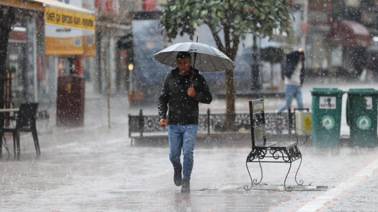 Meteoroloji uyardı! 12 ilde sağanak alarmı: Yarına dikkat 12