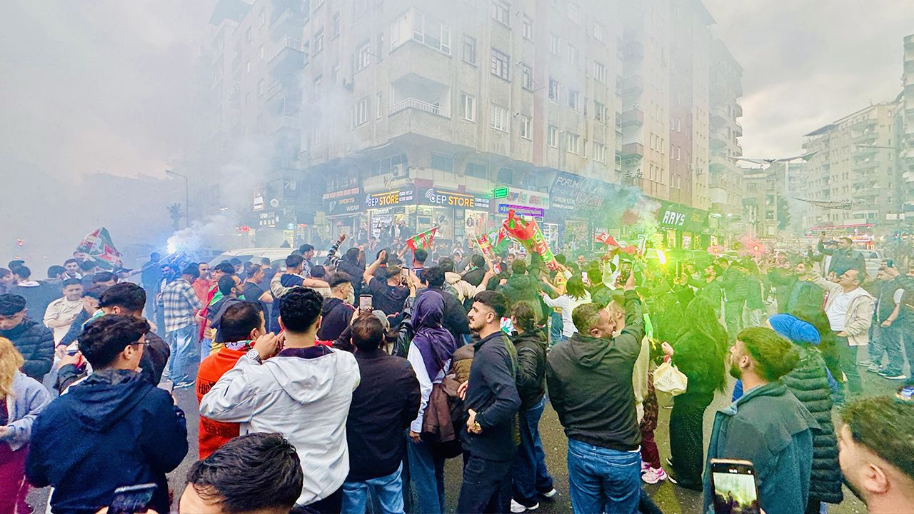 Amedspor Süper Lig'e çıktı, Diyarbakır halkı kutlama için sokaklara indi 10