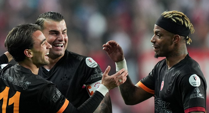 Süper Lig'de puan durumu ve Galatasaray ile Fenerbahçe'nin kalan maçları 8