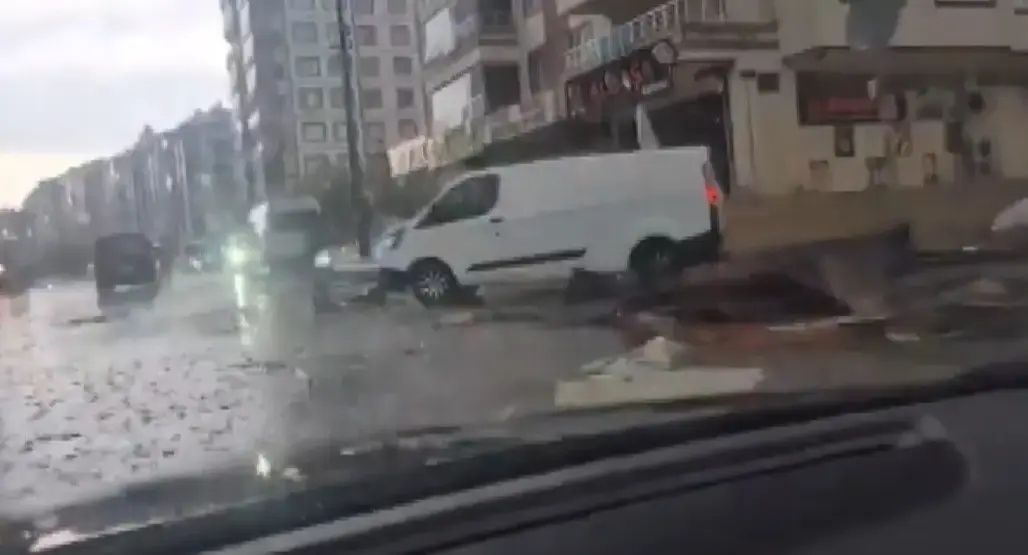 Shelf Cloud can aldı! Gaziantep, Şanlıurfa, Mardin ve Diyarbakır talan oldu: Çatılar uçtu, araçlar savruldu! 10