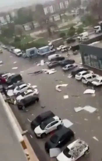 Shelf Cloud can aldı! Gaziantep, Şanlıurfa, Mardin ve Diyarbakır talan oldu: Çatılar uçtu, araçlar savruldu! 11