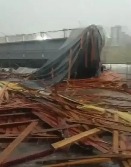 Shelf Cloud can aldı! Gaziantep, Şanlıurfa, Mardin ve Diyarbakır talan oldu: Çatılar uçtu, araçlar savruldu! 7