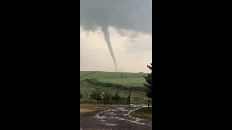 Shelf Cloud can aldı! Gaziantep, Şanlıurfa, Mardin ve Diyarbakır talan oldu: Çatılar uçtu, araçlar savruldu! 3