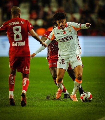 Galatasaray'ın rakibi Antalyaspor'da "okunmuş su" krizi 8