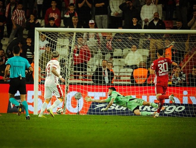 Galatasaray'ın rakibi Antalyaspor'da "okunmuş su" krizi 5