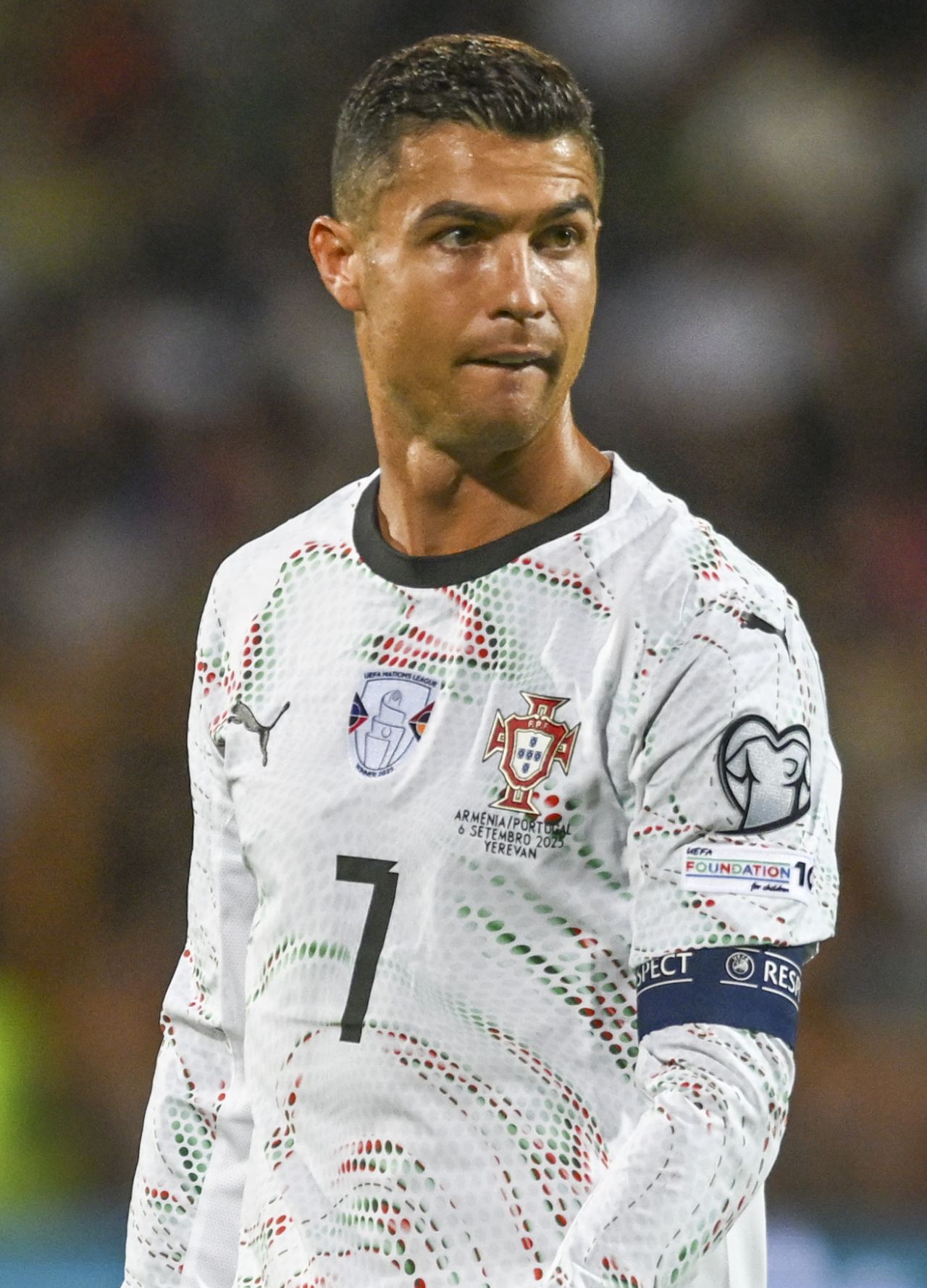 Instagram ünlülerin hesaplarını takipte! Cristiano Ronaldo, Selena Gomez, Demet Özdemir, Çağatay Ulusoy gibi ünlülere soğuk duş 3