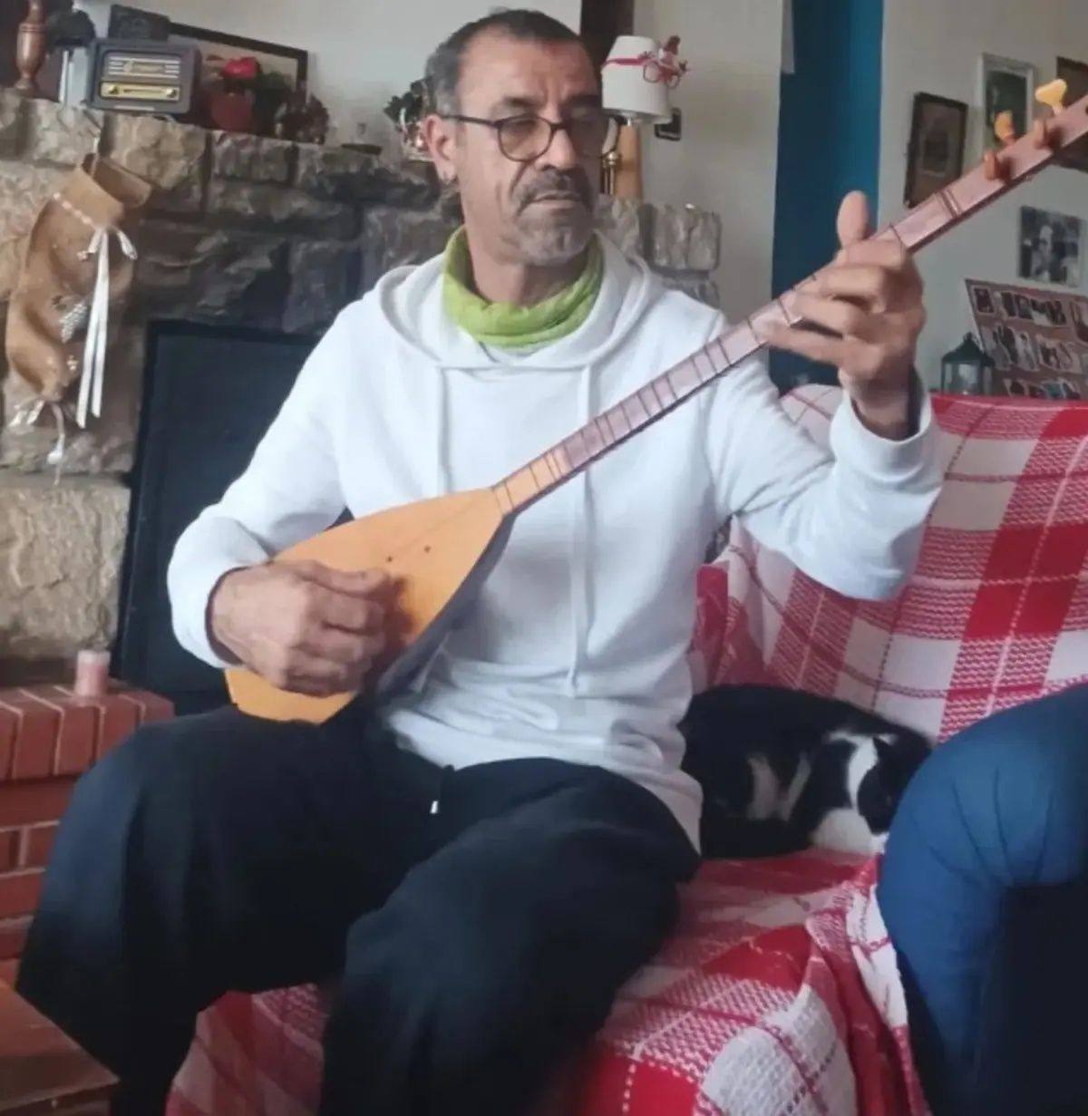 İntihar mı, cinayet mi? Barış Manço'nun sahne arkadaşı Hüseyin Cebeci Bodrum'da vurulmuş halde bulundu! 3