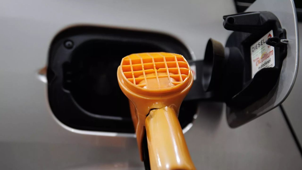 Araç sürücülerinin beklediği haber! Benzine indirim geliyor! İşte indirim tutarı... 3