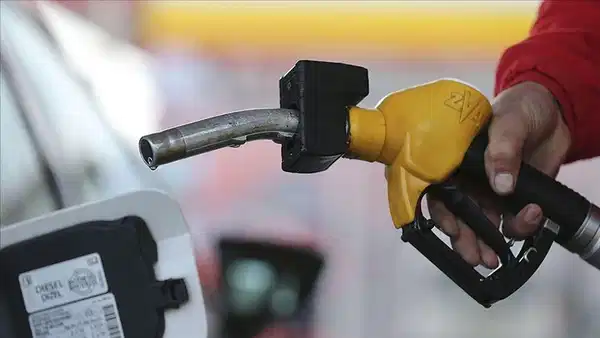 Araç sürücülerinin beklediği haber! Benzine indirim geliyor! İşte indirim tutarı... 4