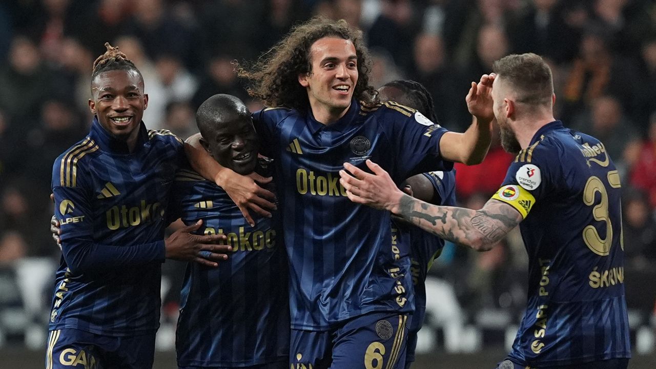 Fenerbahçe'de büyük temizlik: Sezon sonu 13 futbolcu kapının önüne konacak! İşte isim isim ayrılık listesi 4