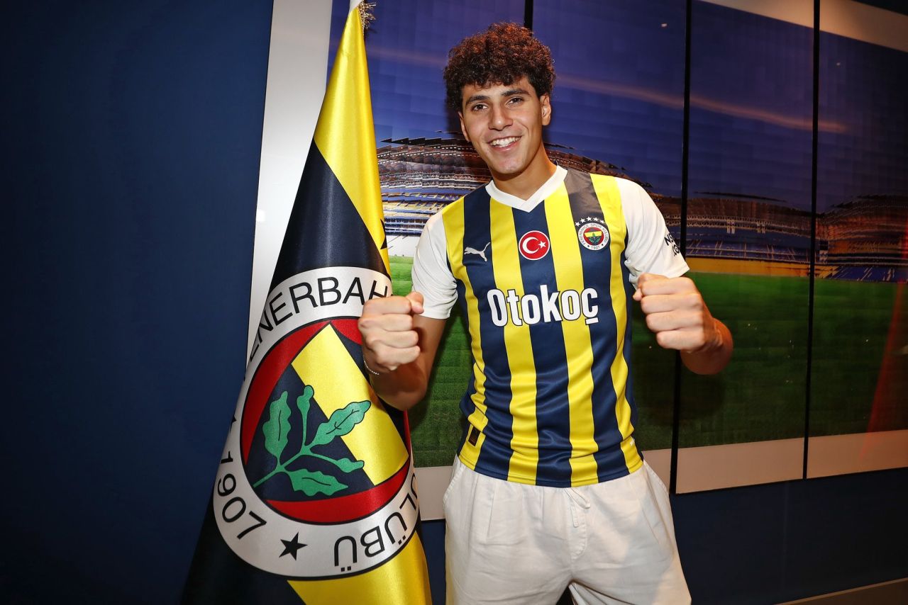 Fenerbahçe'de büyük temizlik: Sezon sonu 13 futbolcu kapının önüne konacak! İşte isim isim ayrılık listesi 8