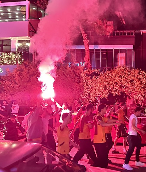 Galatasaraylıların şampiyonluk kutlamasından kareler 7