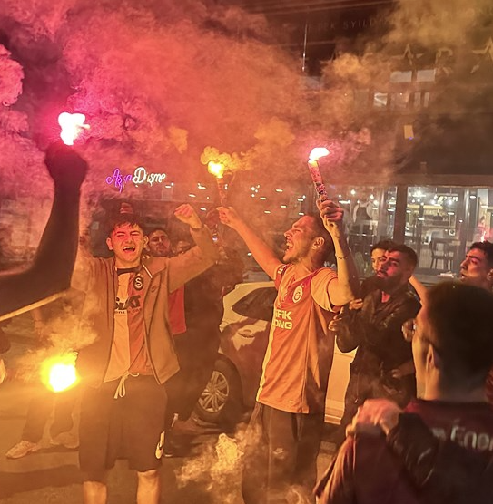 Galatasaraylıların şampiyonluk kutlamasından kareler 6