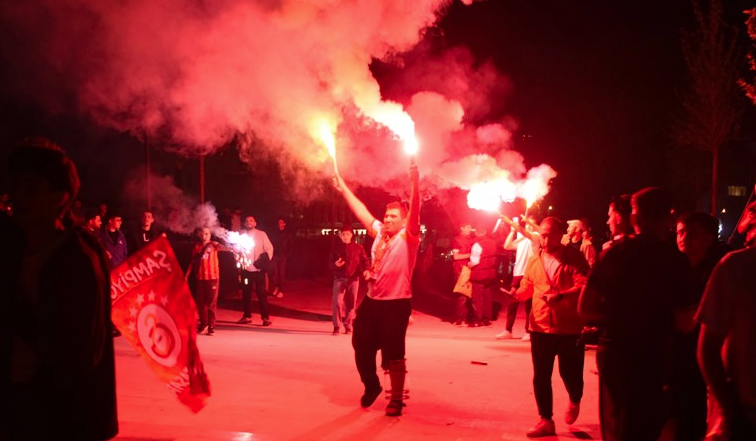 Galatasaraylıların şampiyonluk kutlamasından kareler 5