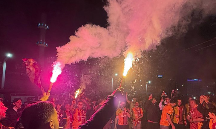 Galatasaraylıların şampiyonluk kutlamasından kareler 1