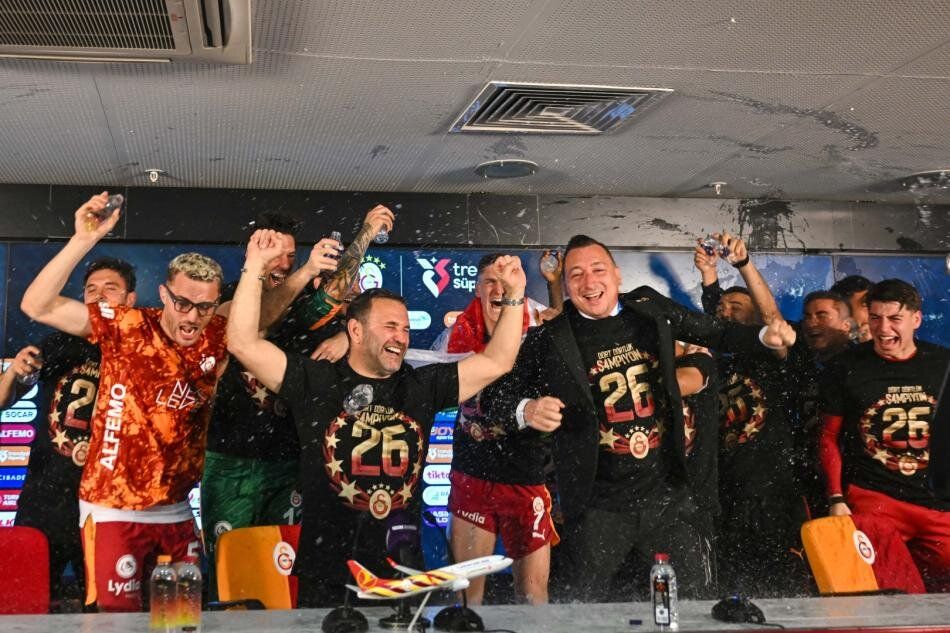 "Dört dörtlük şampiyon!" İşte Galatasaray'ın 26. şampiyonluğu sonrası atılan gazete manşetleri 1