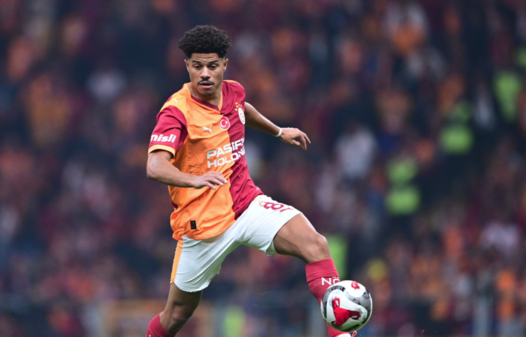 Galatasaray'da kimler ayrılacak? Yağız Sabuncuoğlu 12 futbolcunun durumunu açıkladı 4