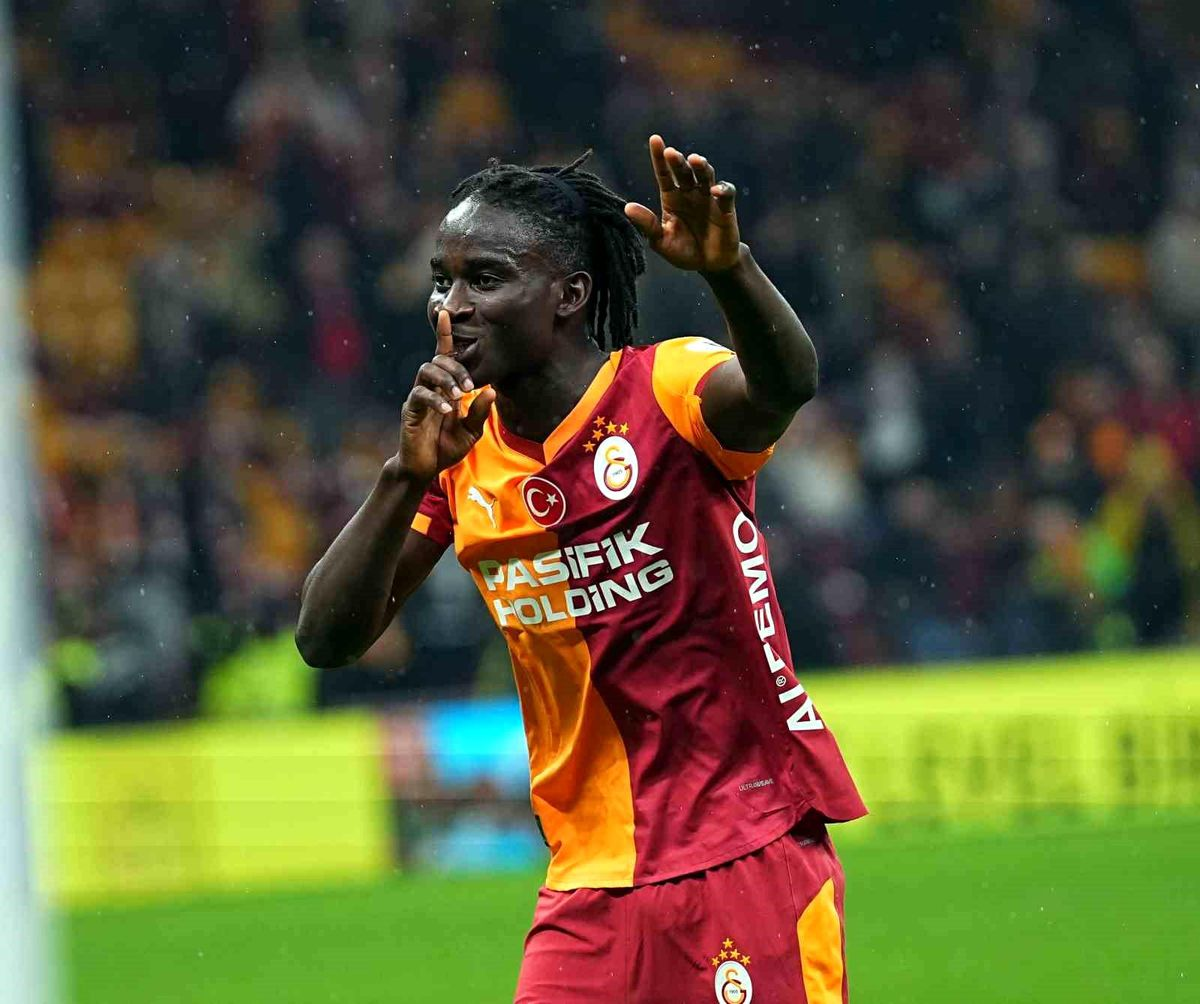 Galatasaray'da kimler ayrılacak? Yağız Sabuncuoğlu 12 futbolcunun durumunu açıkladı 7