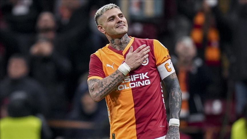 Galatasaray'da kimler ayrılacak? Yağız Sabuncuoğlu 12 futbolcunun durumunu açıkladı 10
