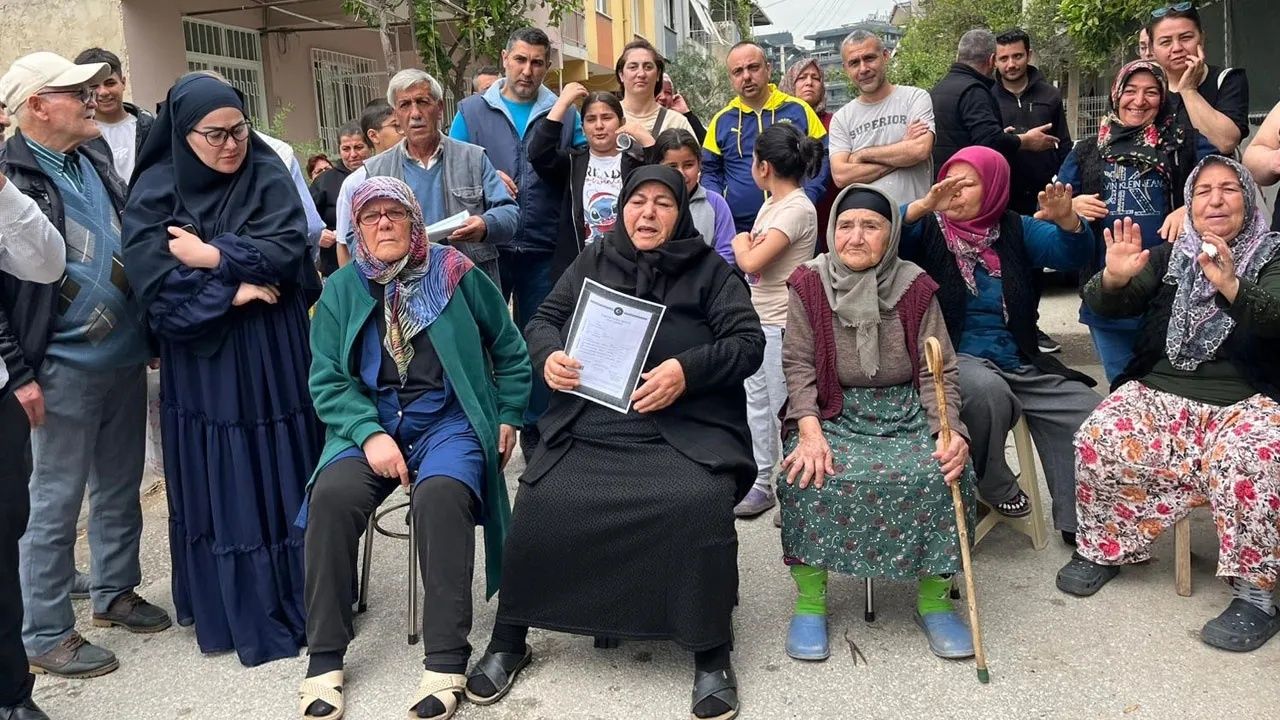 Kağıt üstünde bahçe, gerçekte 40 yıllık yuva: Bornova'da "şeftali bahçesi" isyanı! 300 hanelik mahalle rant kıskacında 3