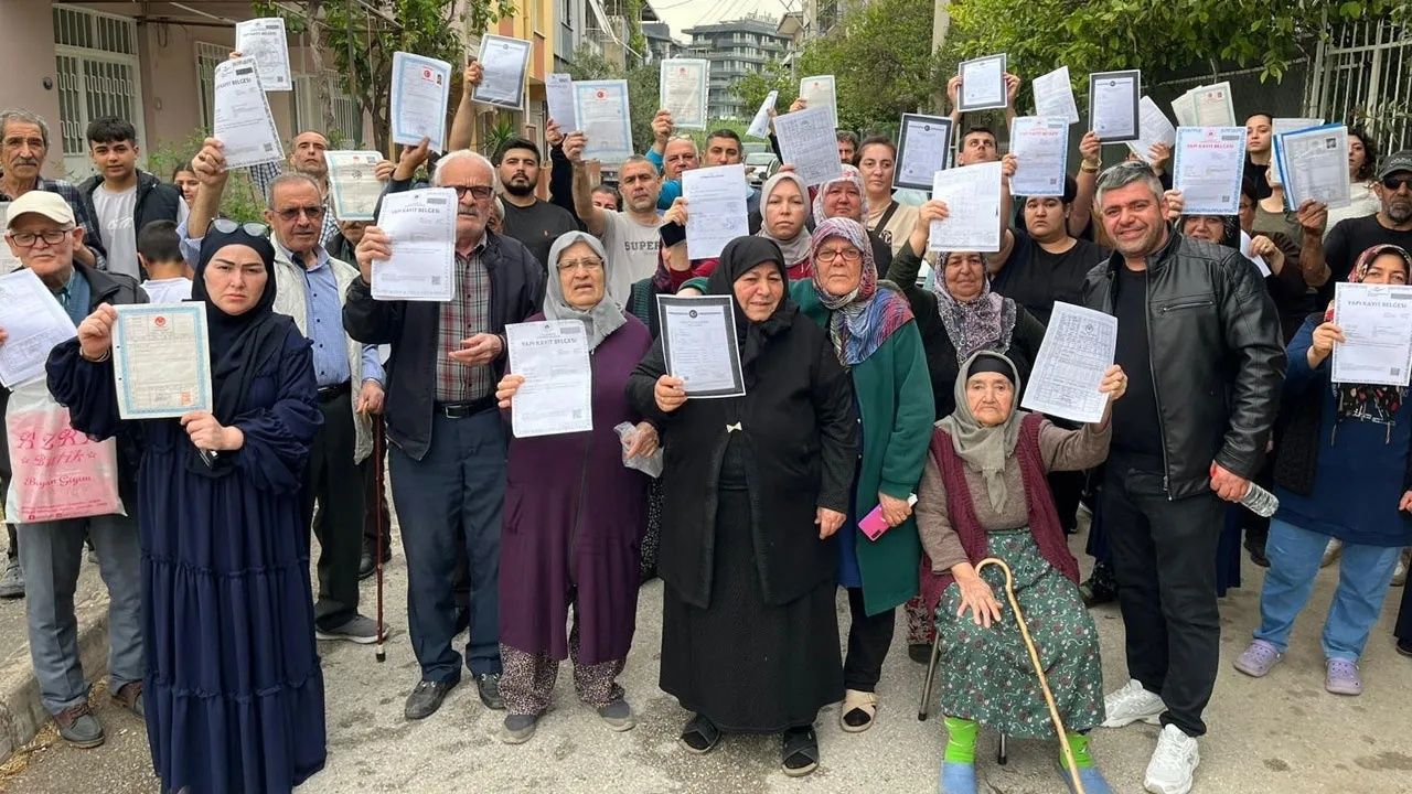 Kağıt üstünde bahçe, gerçekte 40 yıllık yuva: Bornova'da "şeftali bahçesi" isyanı! 300 hanelik mahalle rant kıskacında 4