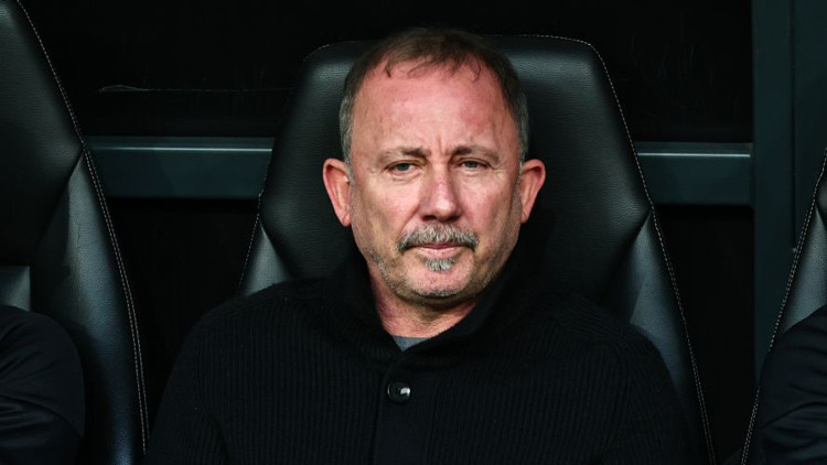Beşiktaş'ta "Sergen Yalçın kalırsa ben giderim" diyen bir futbolcu var 4