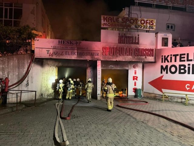 Başakşehir'de büyük yangın! 8 saatte zar zor söndürüldü... Onlarca iş yeri ağır hasar aldı! 4