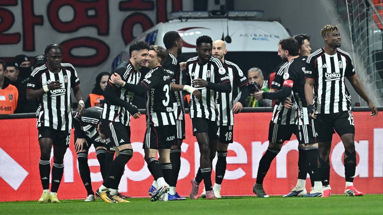 Beşiktaş'ta bileti kesilen 9 futbolcu ortaya çıktı! Yönetim yeni sezon öncesi hepsini kapının önüne koyacak 3