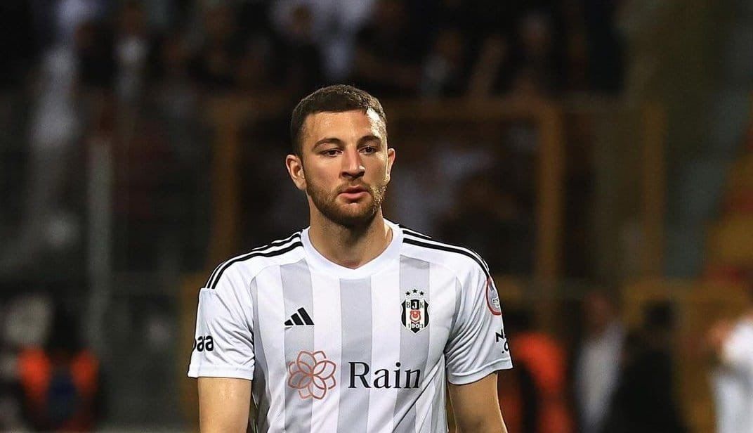 Beşiktaş'ta bileti kesilen 9 futbolcu ortaya çıktı! Yönetim yeni sezon öncesi hepsini kapının önüne koyacak 12