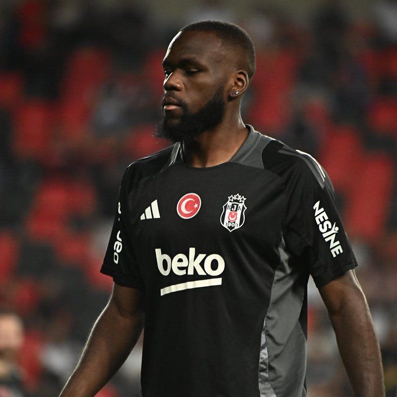 Beşiktaş'ta bileti kesilen 9 futbolcu ortaya çıktı! Yönetim yeni sezon öncesi hepsini kapının önüne koyacak 11