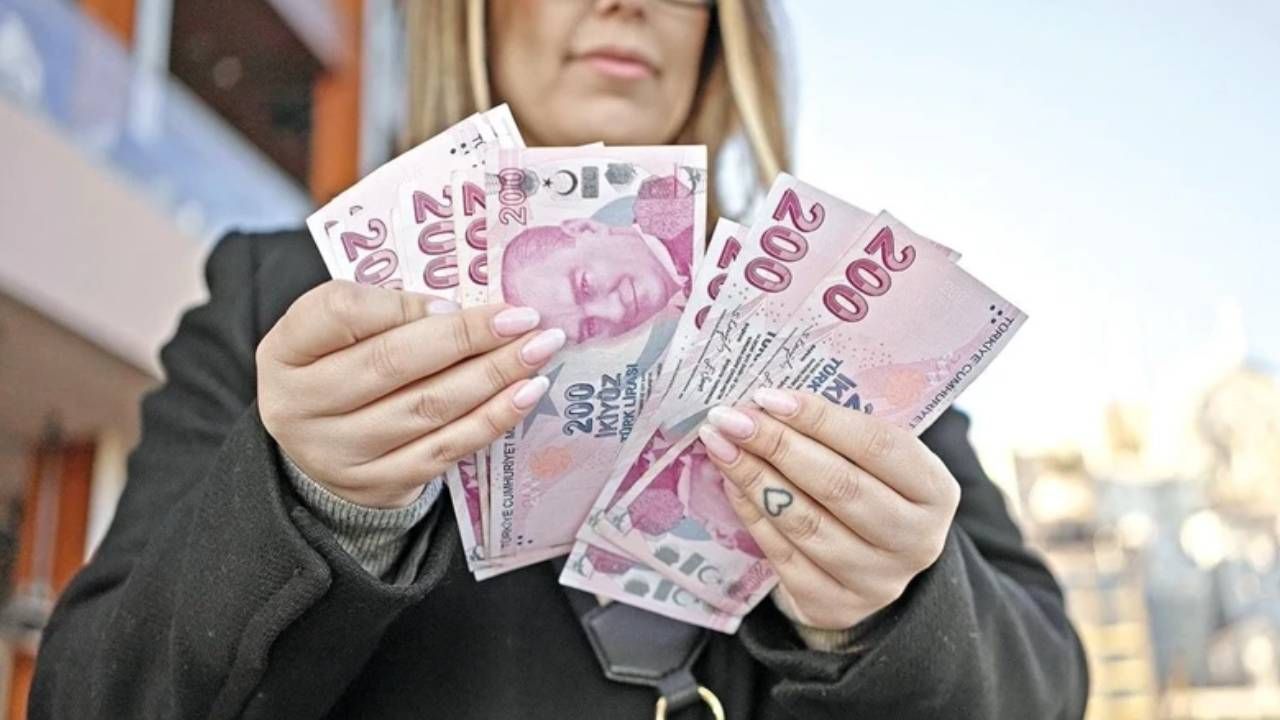 Milyonların beklediği haber geldi: Emekli bayram ikramiyeleri ne zaman yatacak? Bakan Işıkhan beklenen tarihleri açıkladı 1