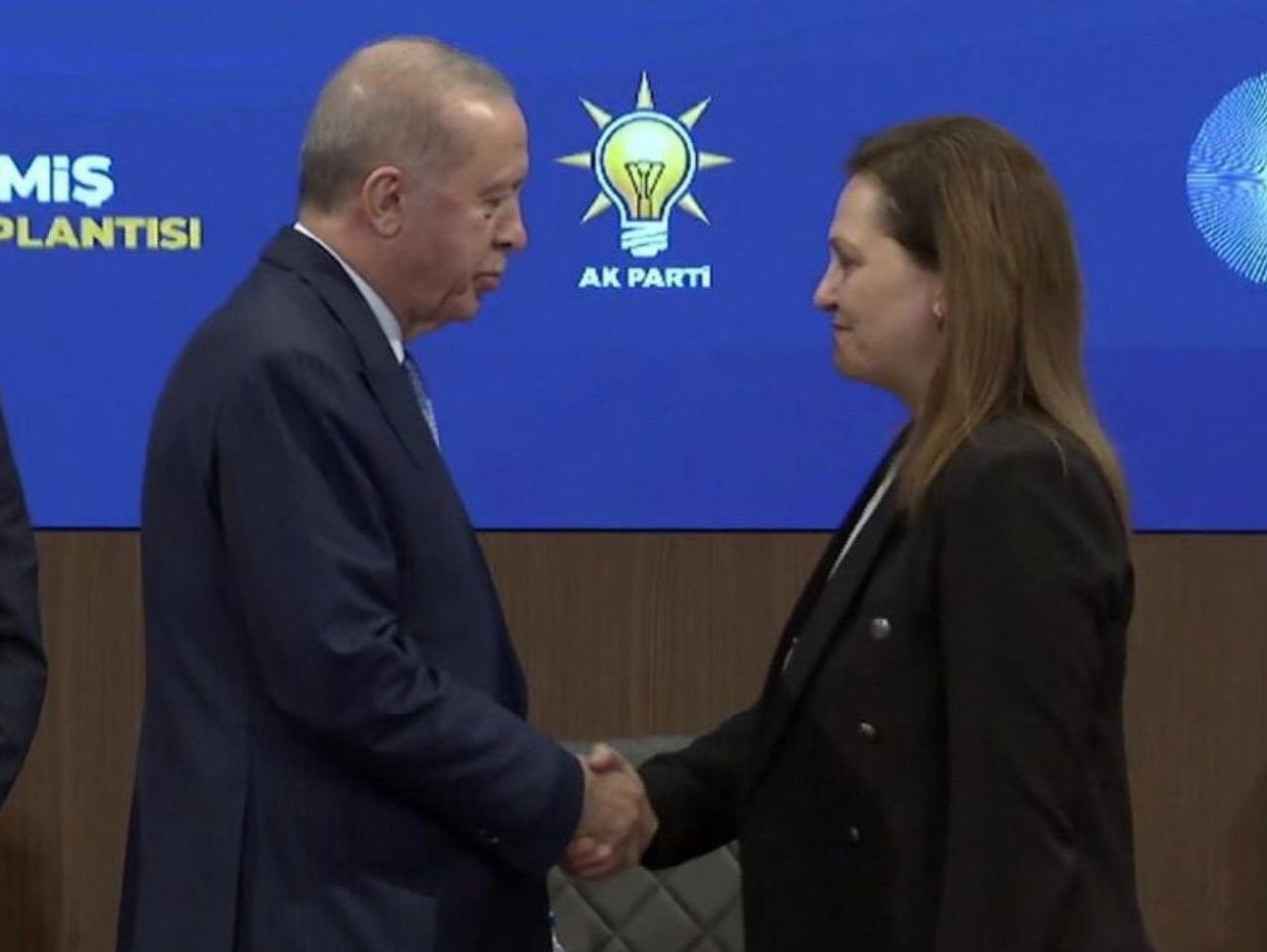 31 Mart yerel seçimlerindeki haritanın rengi değişti! Transfer rüzgarı: AK Parti'ye geçen belediye başkan sayısı 76 oldu! 3