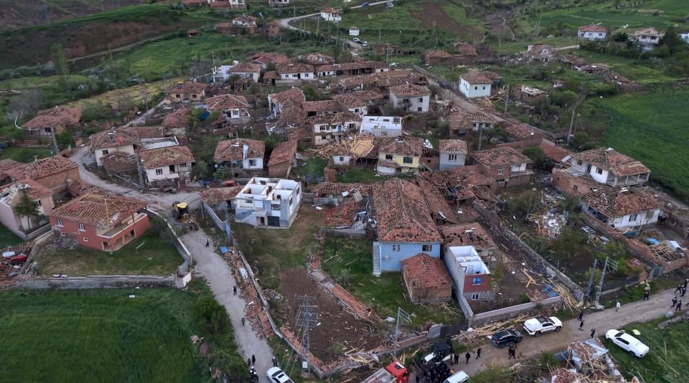 Çorum'da hortum: Evler hasar gördü, 5 kişi yaralandı 1