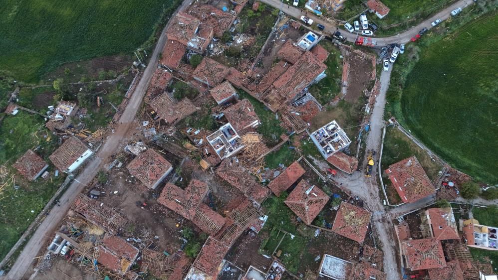 Çorum'da hortum: Evler hasar gördü, 5 kişi yaralandı 4